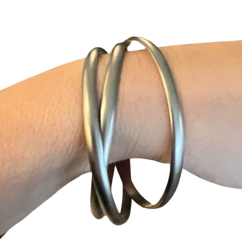 Brushed Silver Interlinked Rolling Bangle